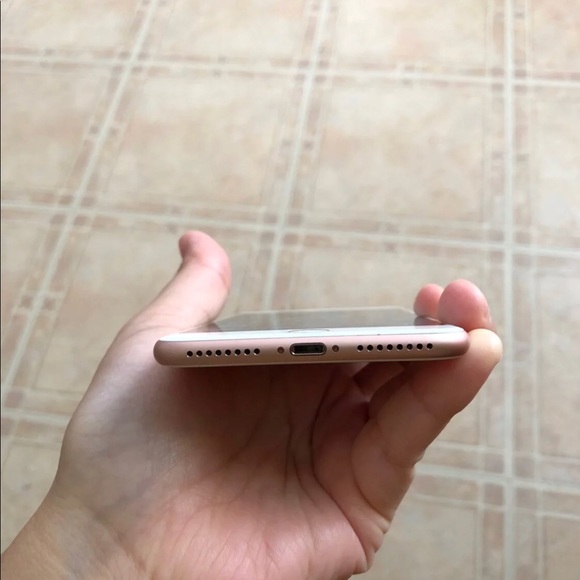 iPhone 7 rose gold 128gb - Picture 5 of 6